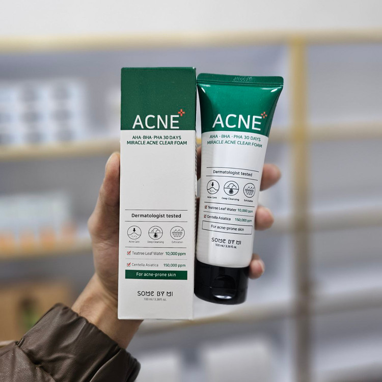خارج از دسترس فوم شستشو آکنه و ضد جوش سام بای می SOME BY MI ACNE حجم 100 میلی لیتر