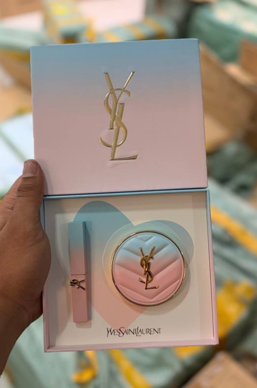 پک آبی صورتی کوشن و رژ لب YSL